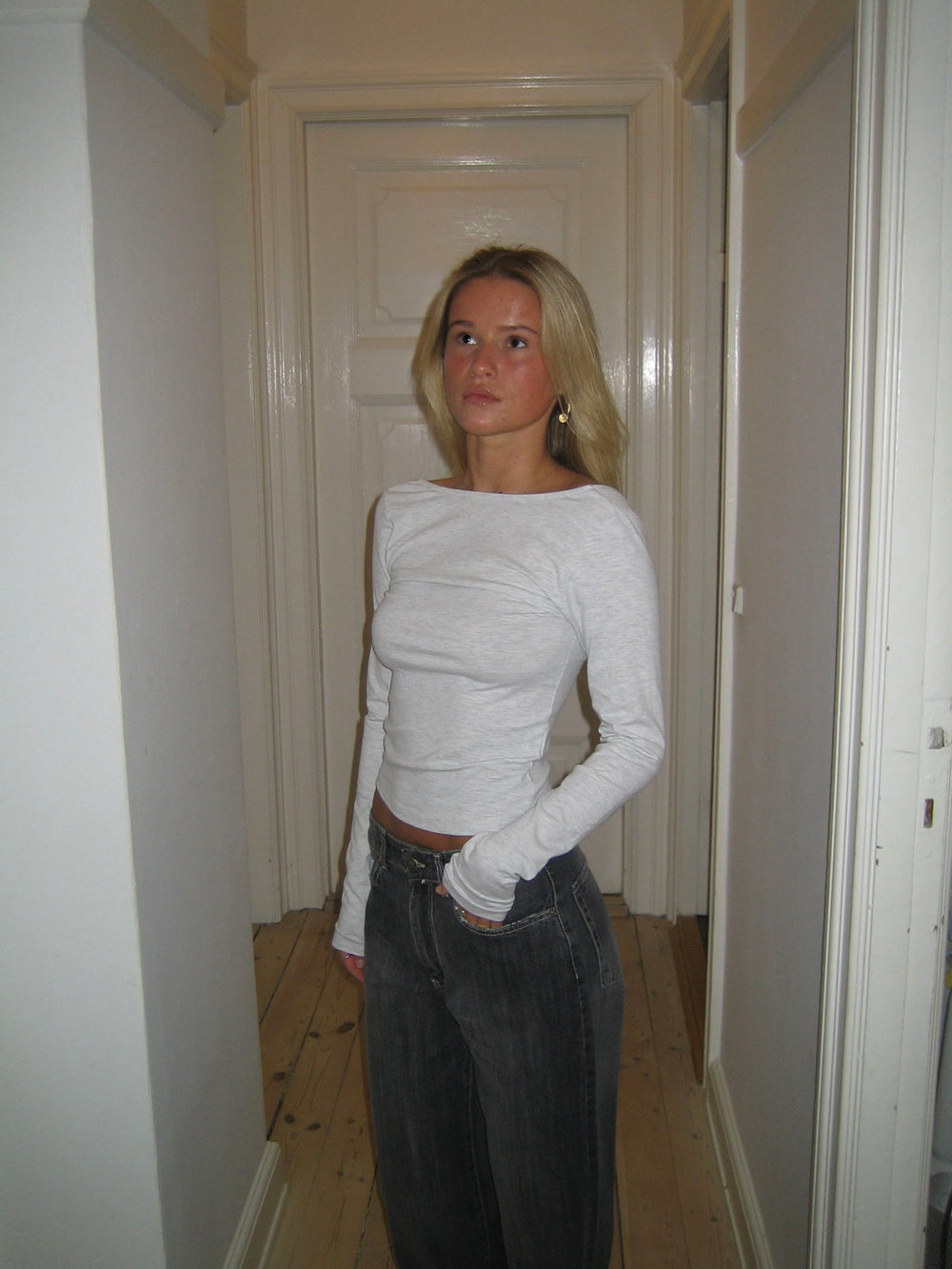 Lila bluse med åben ryg - Grå