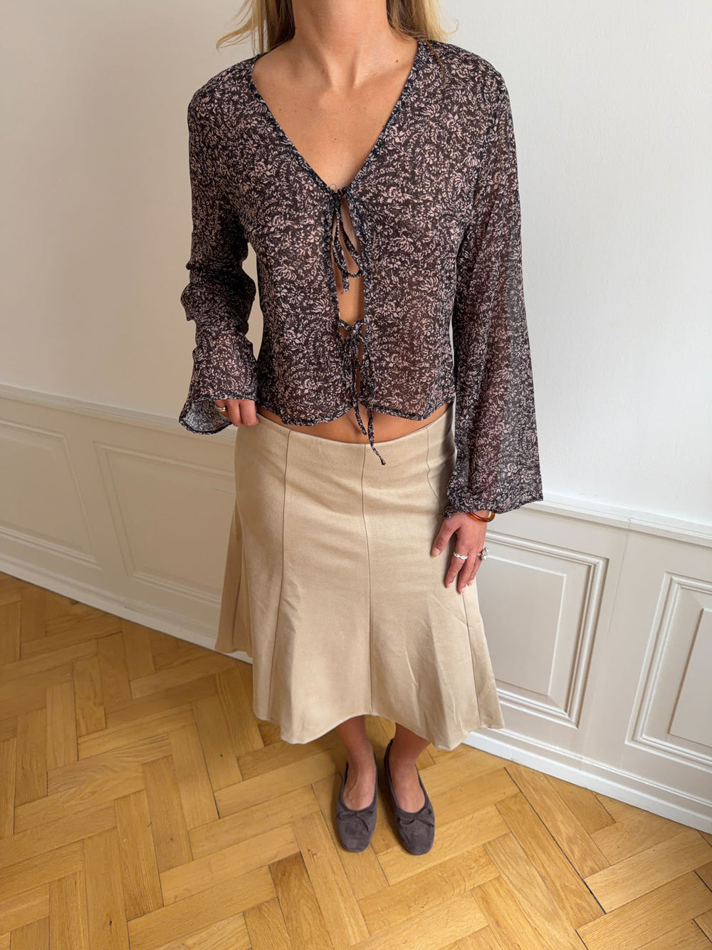 Kara bluse med bindebånd - Brun