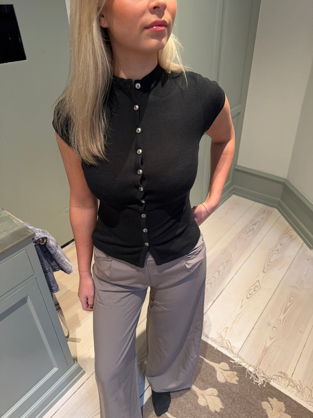 Leonie top med knapper - Sort