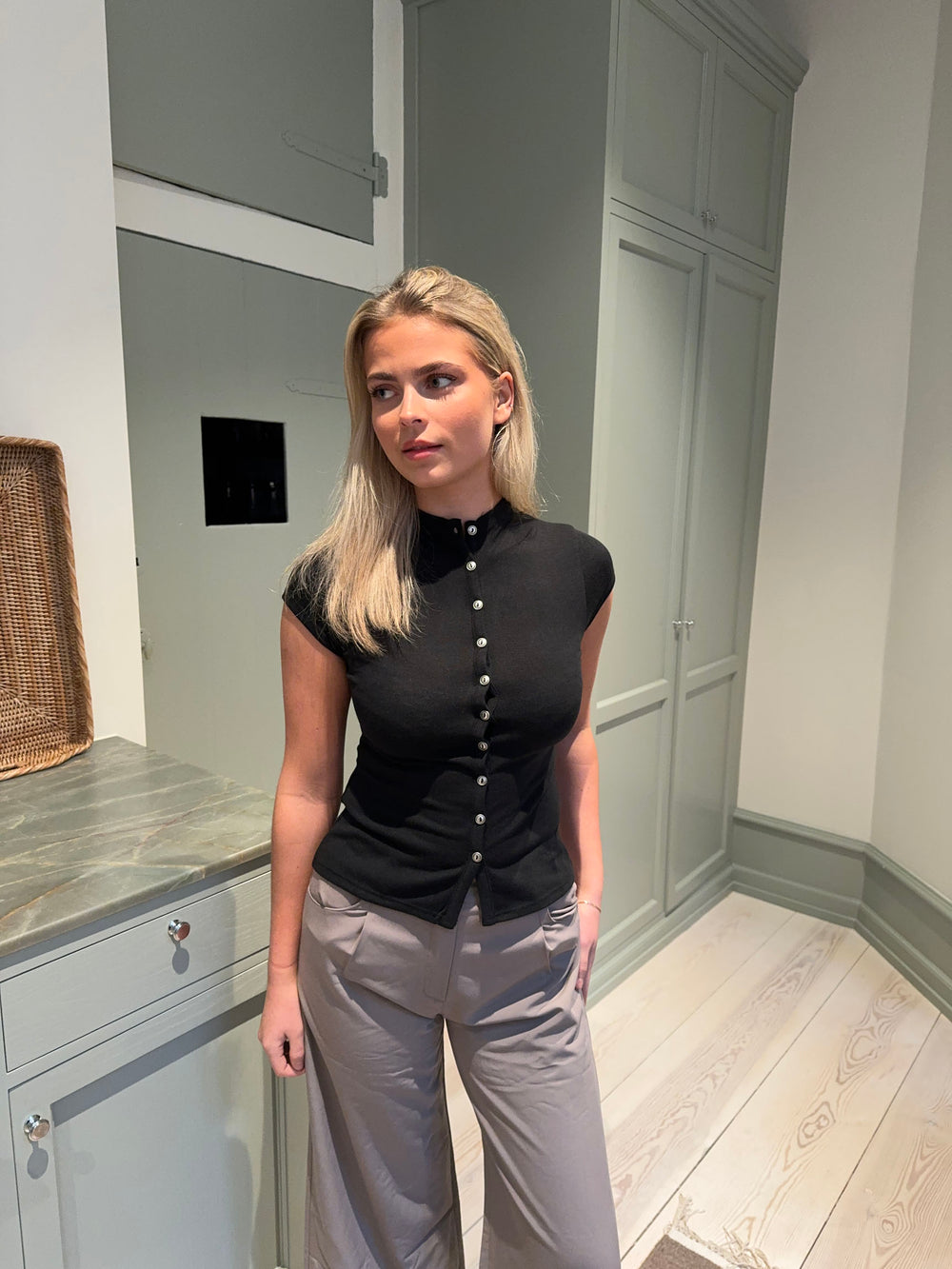 Leonie top med knapper - Sort