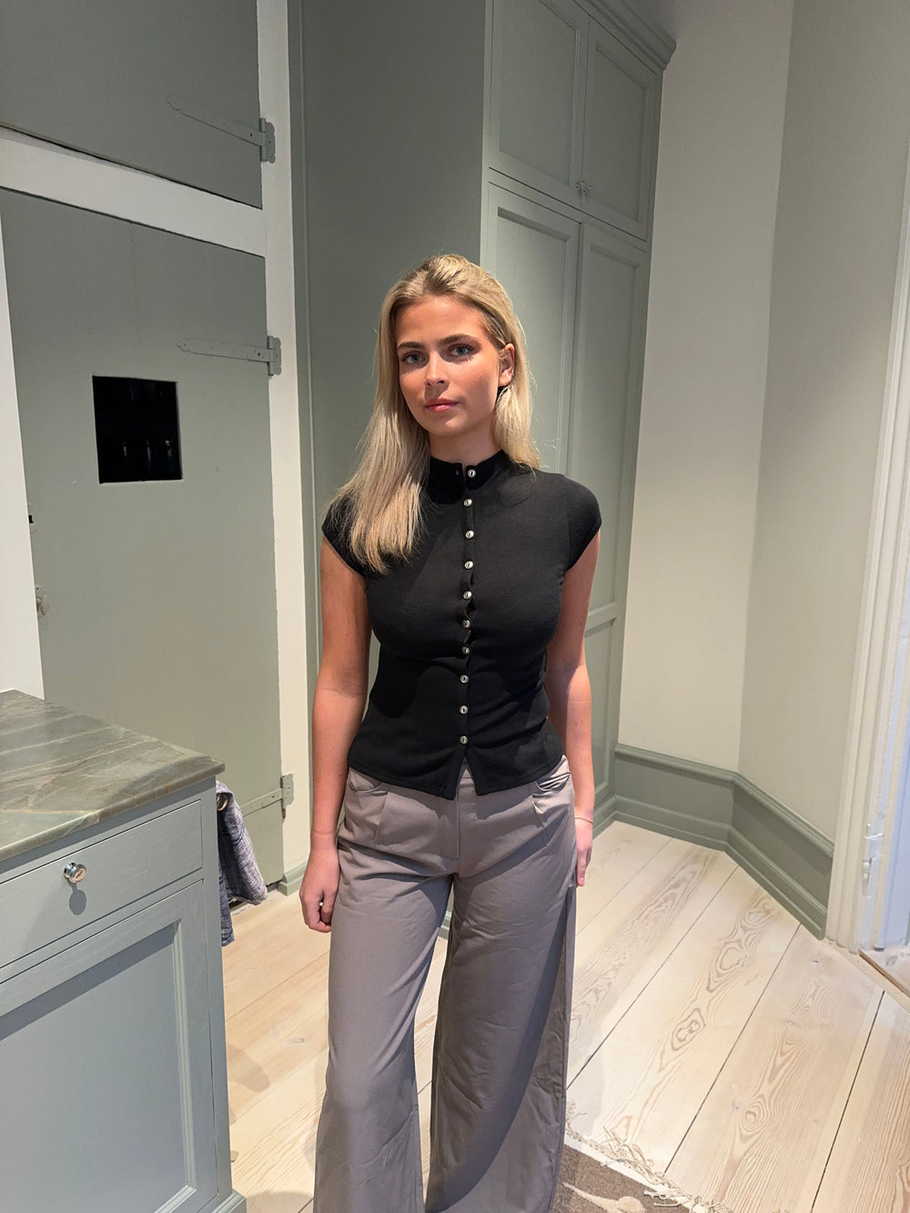 Leonie top med knapper - Sort