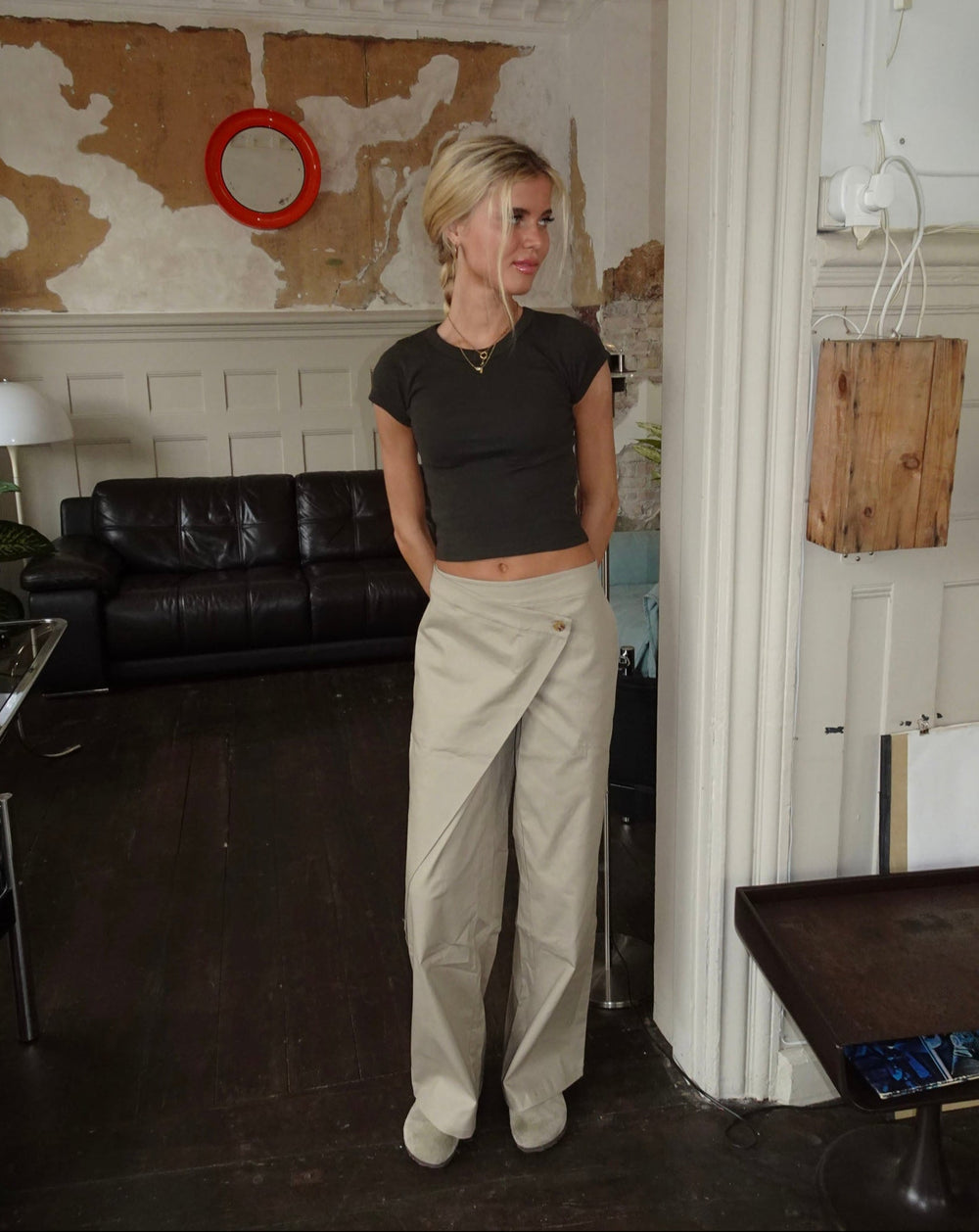 Lilyena bukser med asymmetrisk omslag - Beige