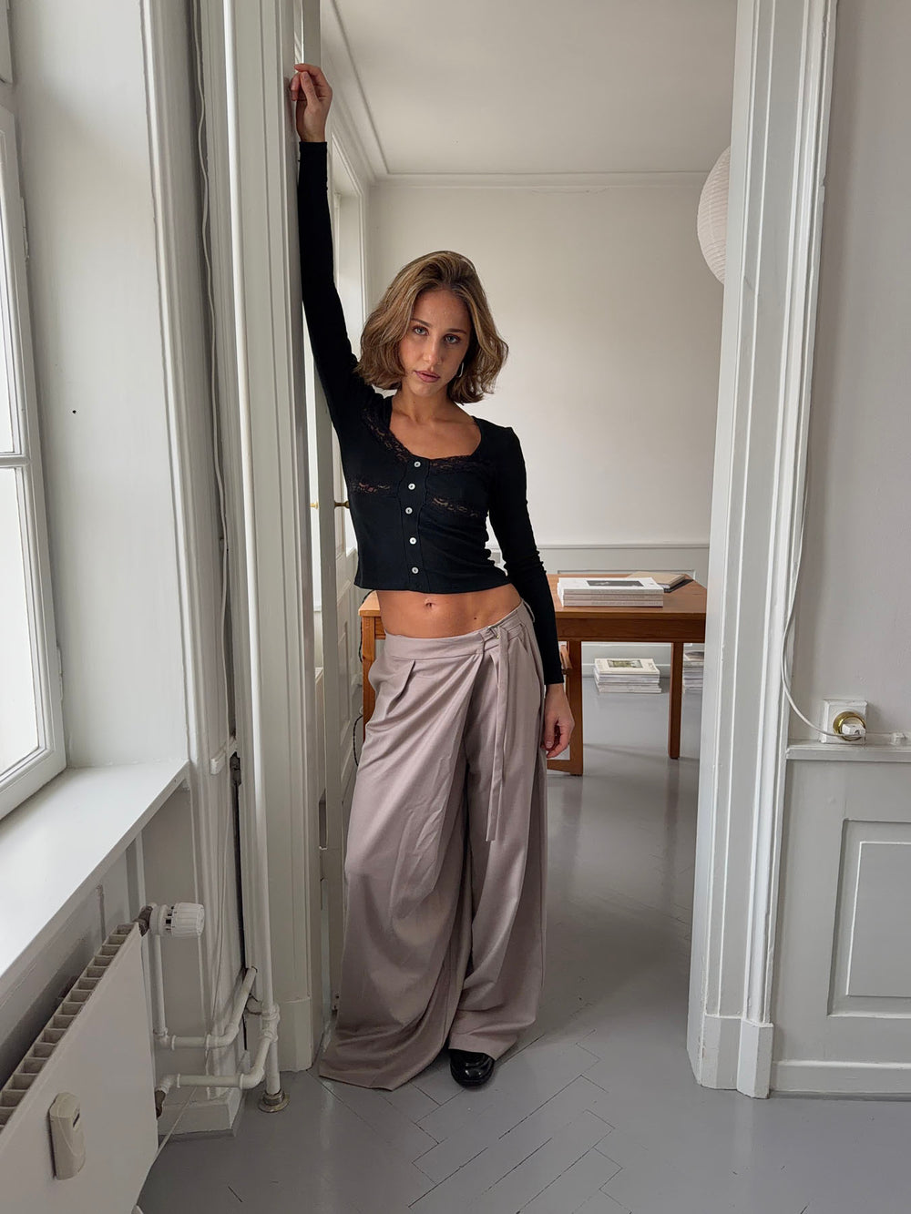 Trina suitbukser med spændedetalje - Beige