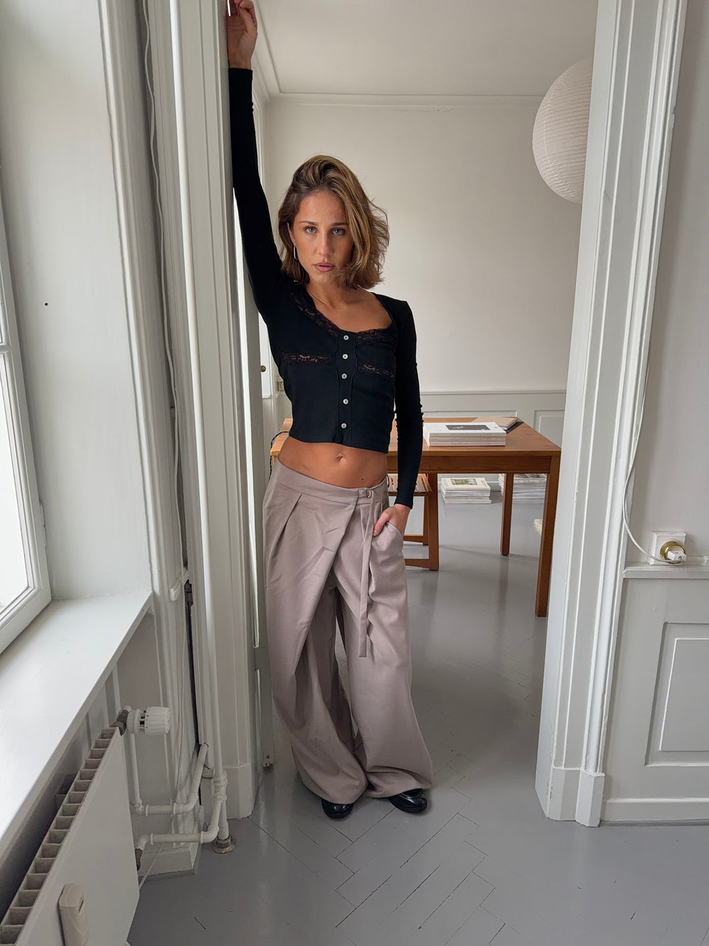 Trina suitbukser med spændedetalje - Beige