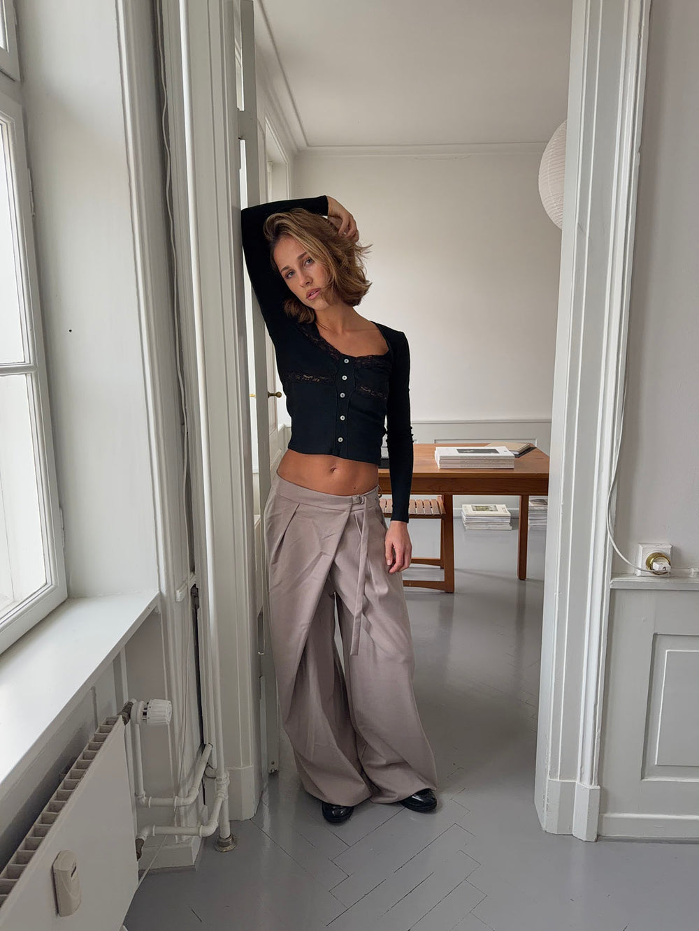 Trina suitbukser med spændedetalje - Beige