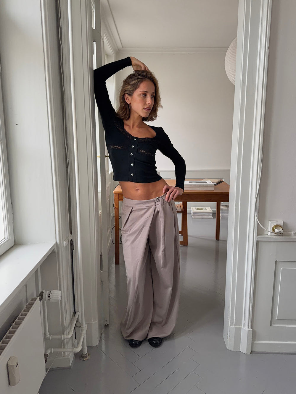 Trina suitbukser med spændedetalje - Beige