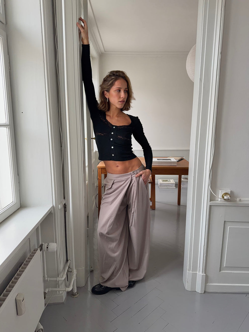 Trina suitbukser med spændedetalje - Beige
