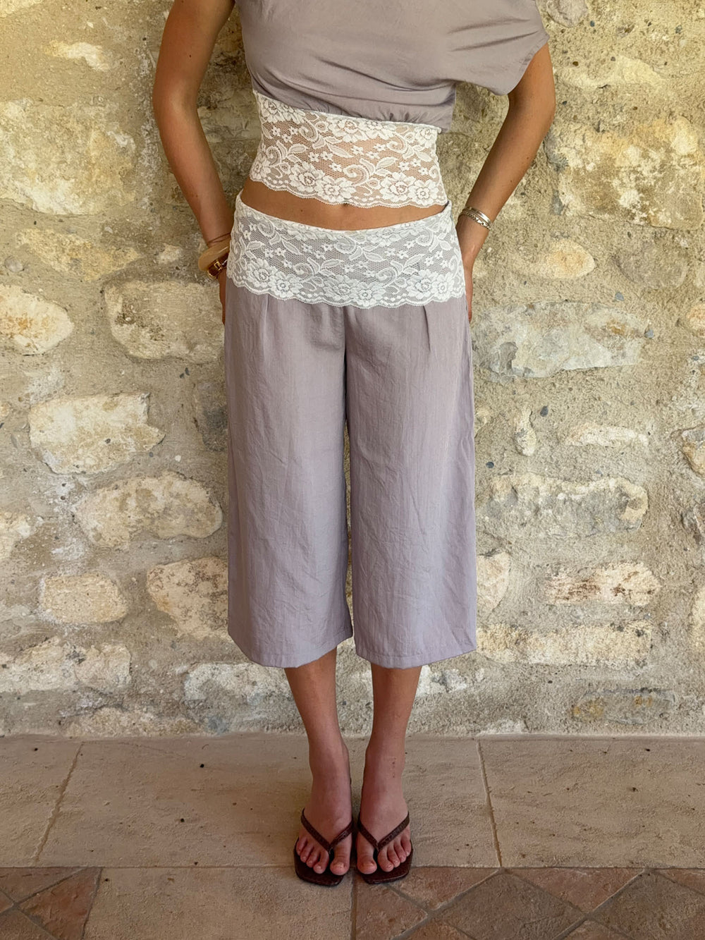 Camina caprishorts med blonder - Beige