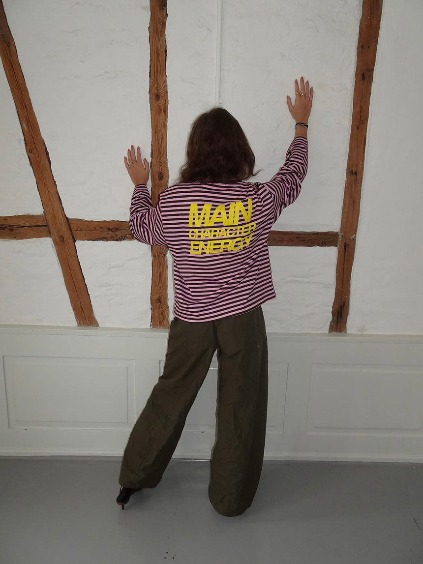 "Main character energy" bluse med striber - Pink/brun/gul
