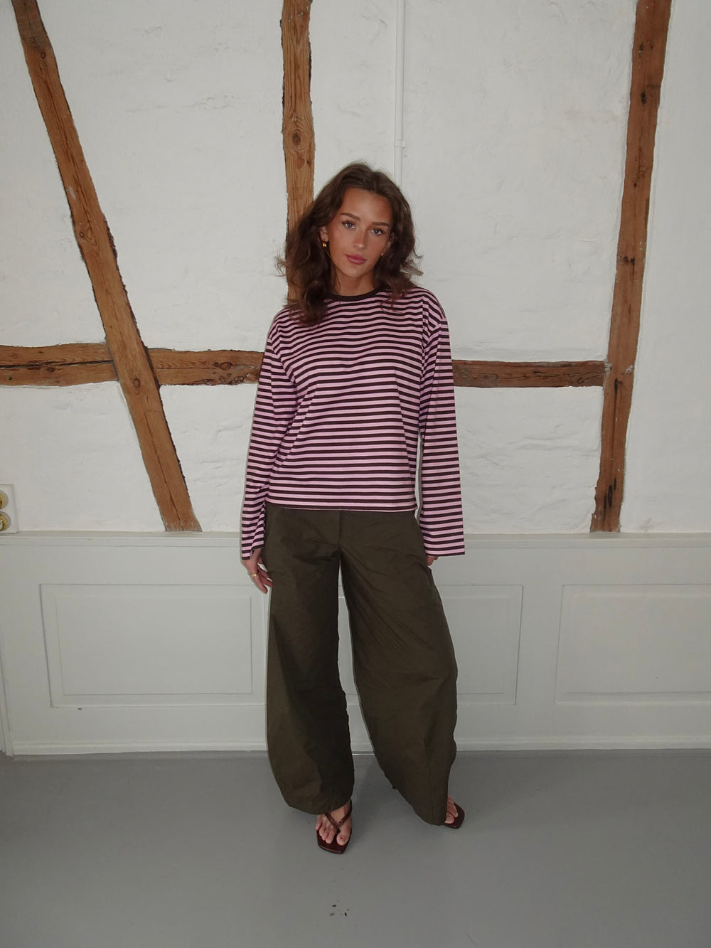 "Main character energy" bluse med striber - Pink/brun/gul