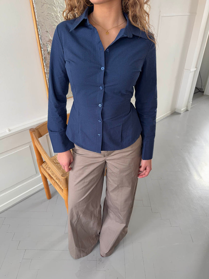Alberte figursyet skjorte - Navy