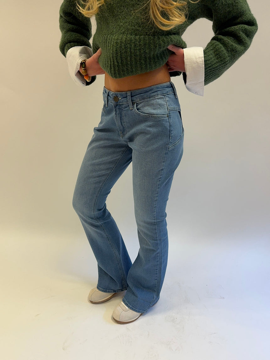 Flared star jeans med navy stjerne - Lys denim