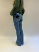 Flared star jeans med navy stjerne - Lys denim