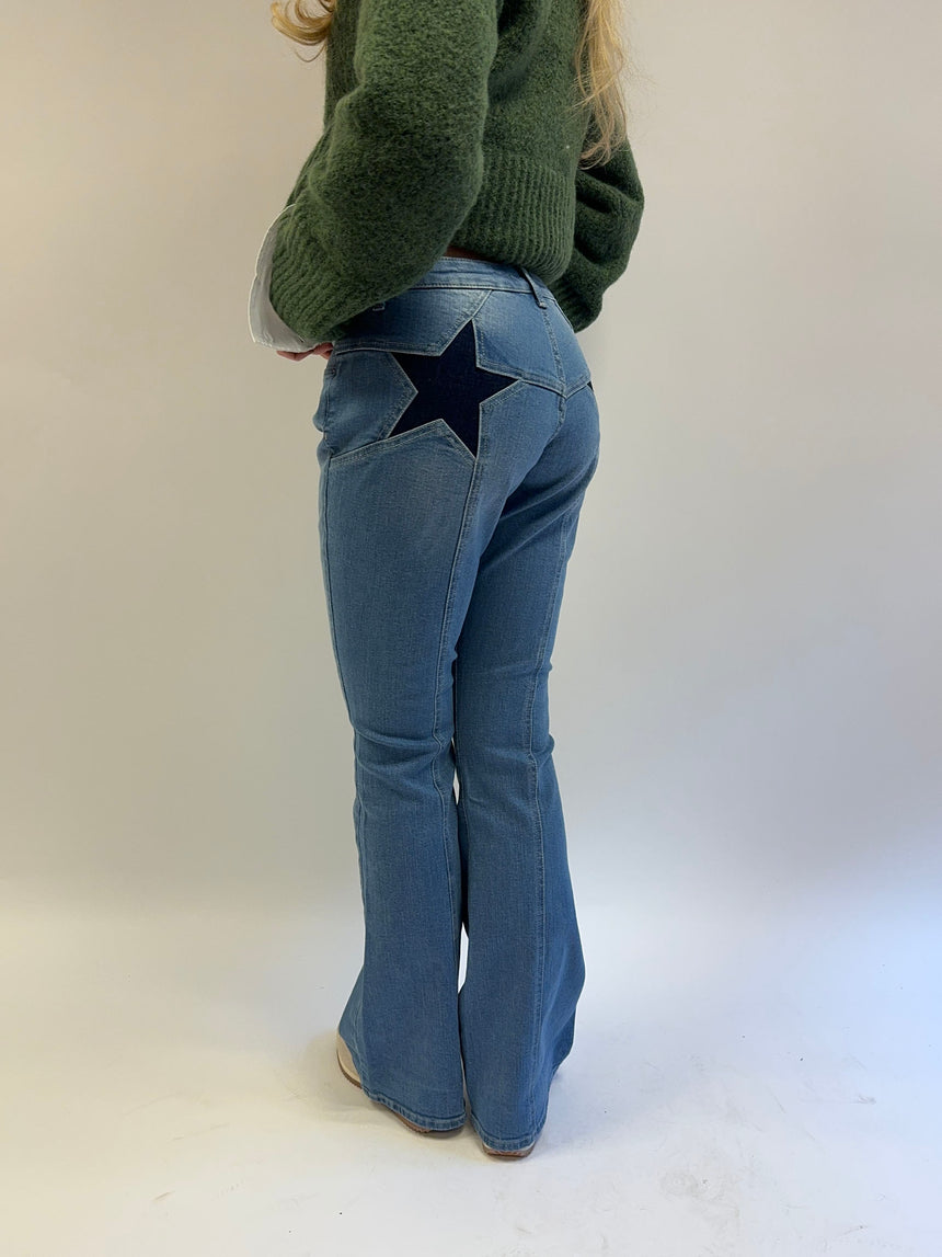 Flared star jeans med navy stjerne - Lys denim