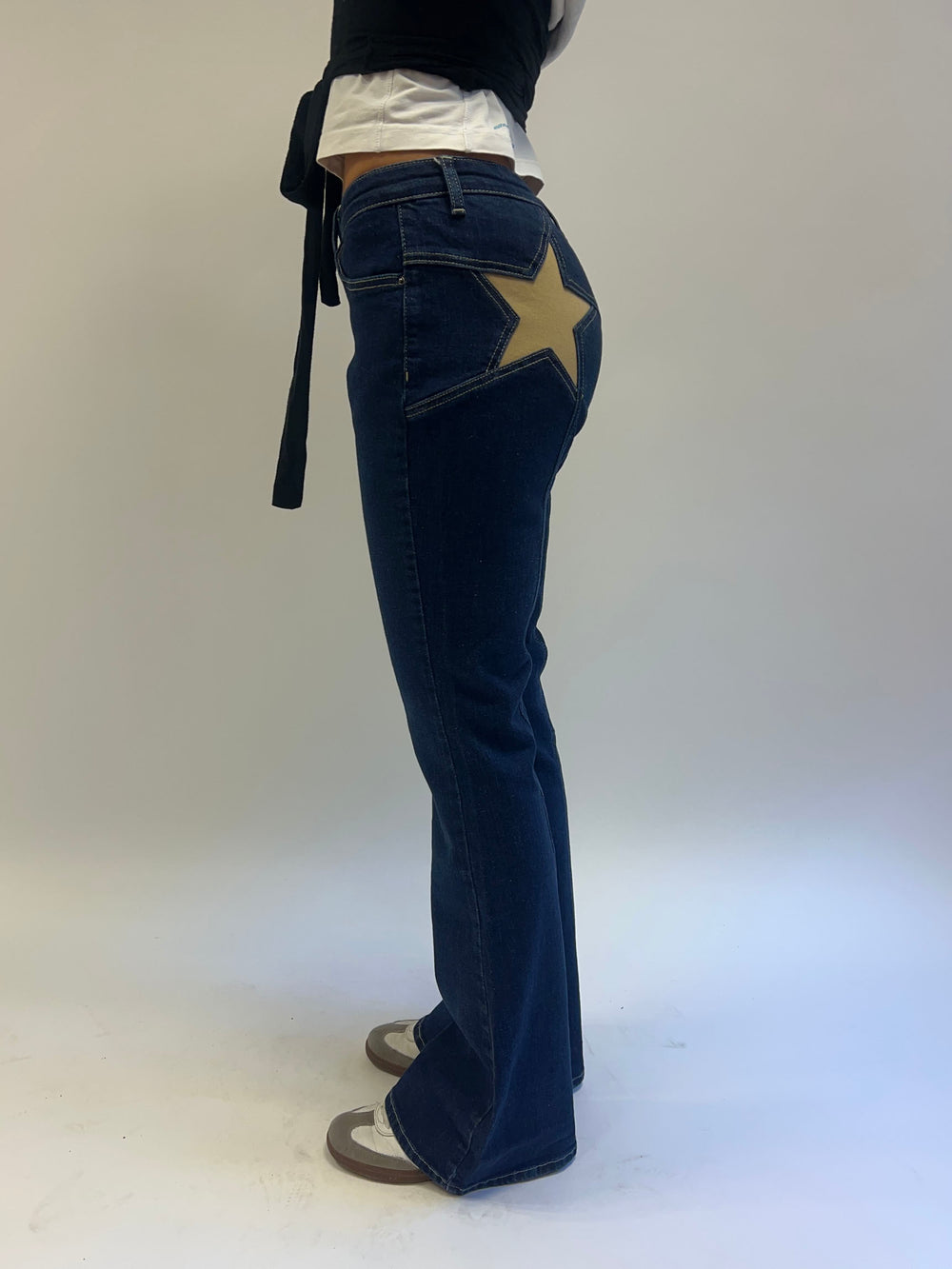 Flared star jeans med guld stjerne - Mørk denim