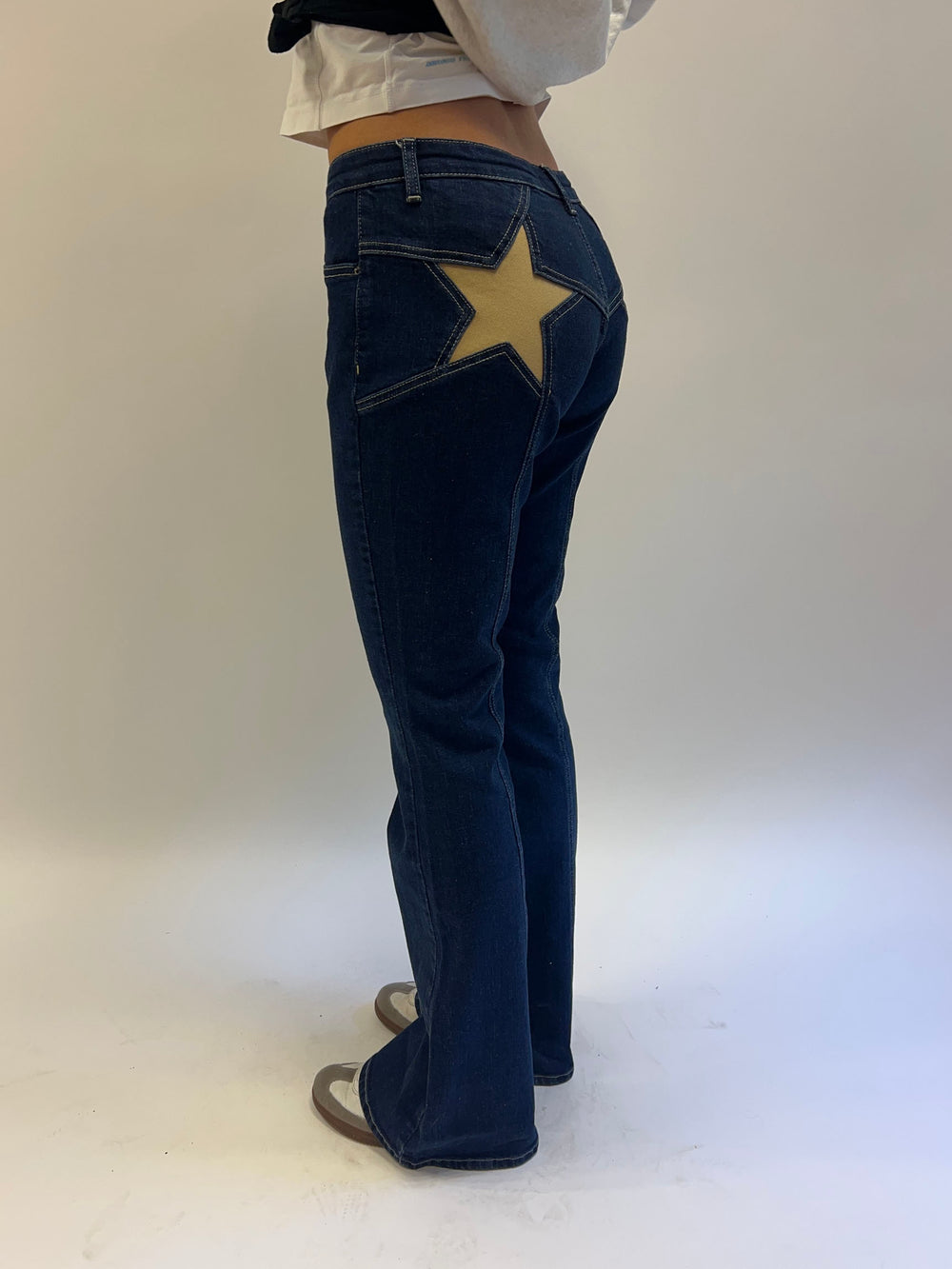Flared star jeans med guld stjerne - Mørk denim