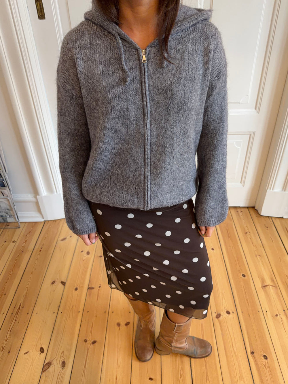 Gregina hoodie med zip i strik - Grå