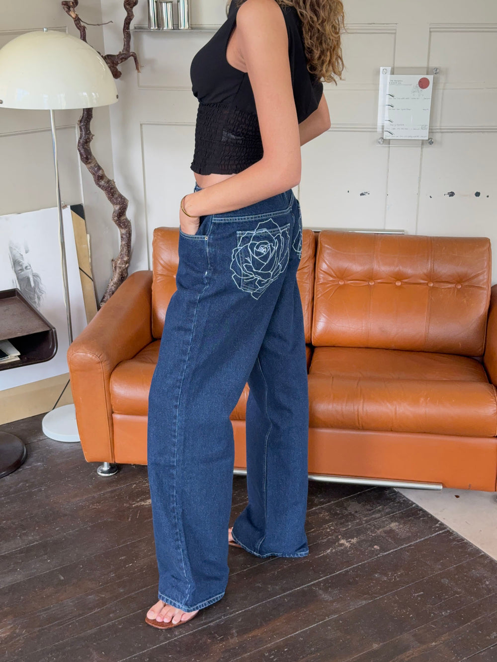 Alvina jeans med blomsterdetalje - Mørk denim