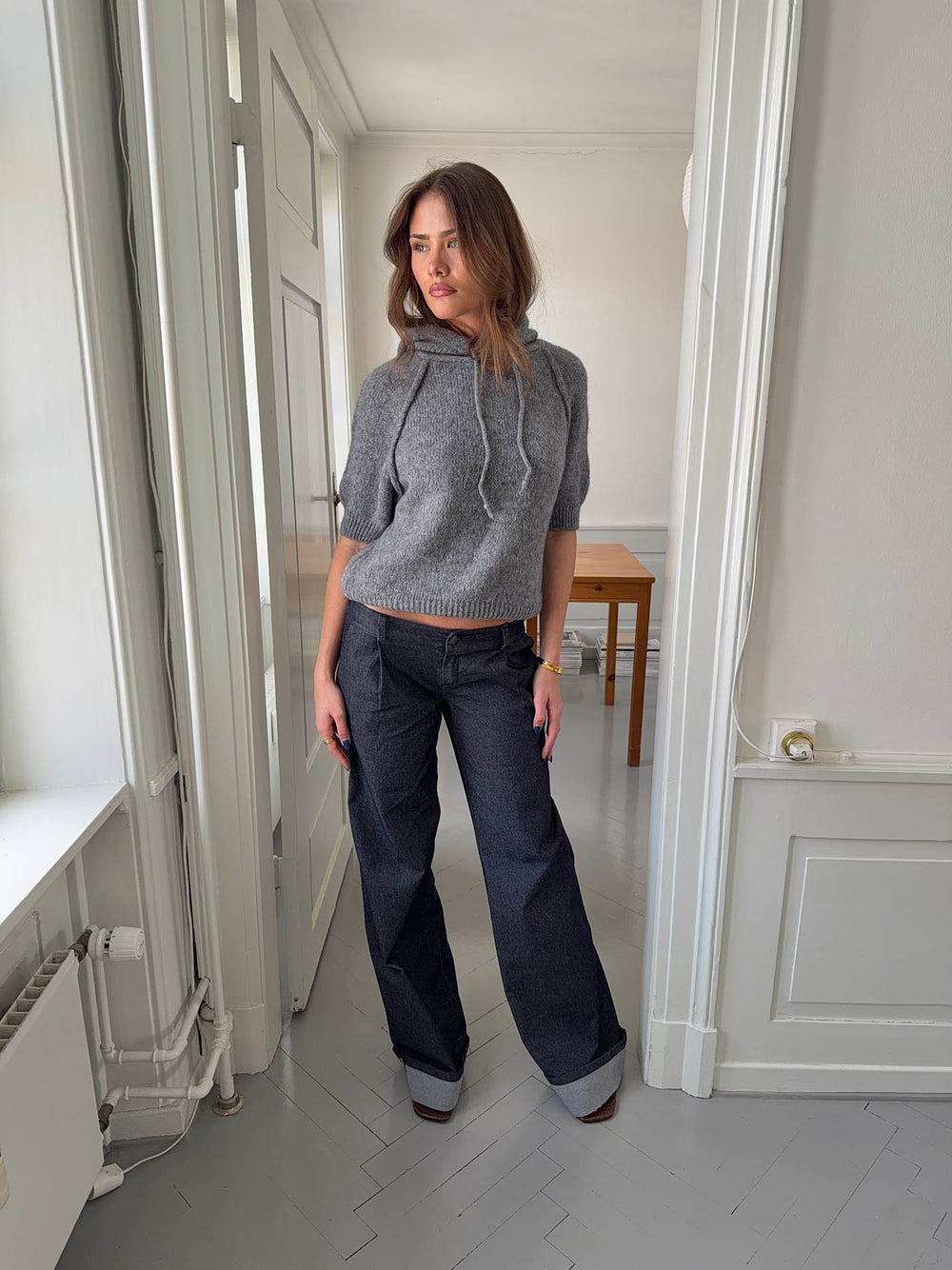 Demi jeans med opsmøg - Mørk denim