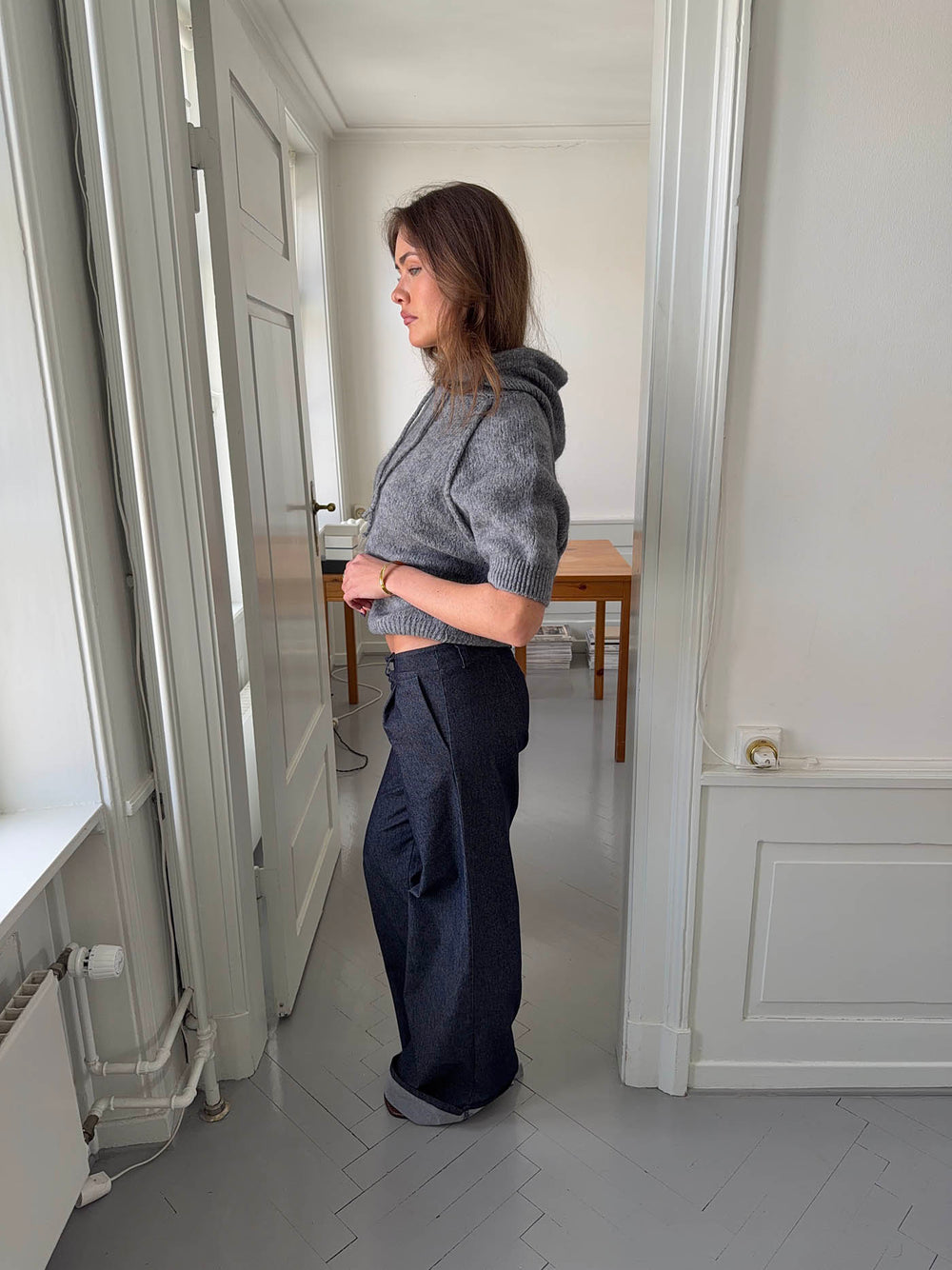 Demi jeans med opsmøg - Mørk denim