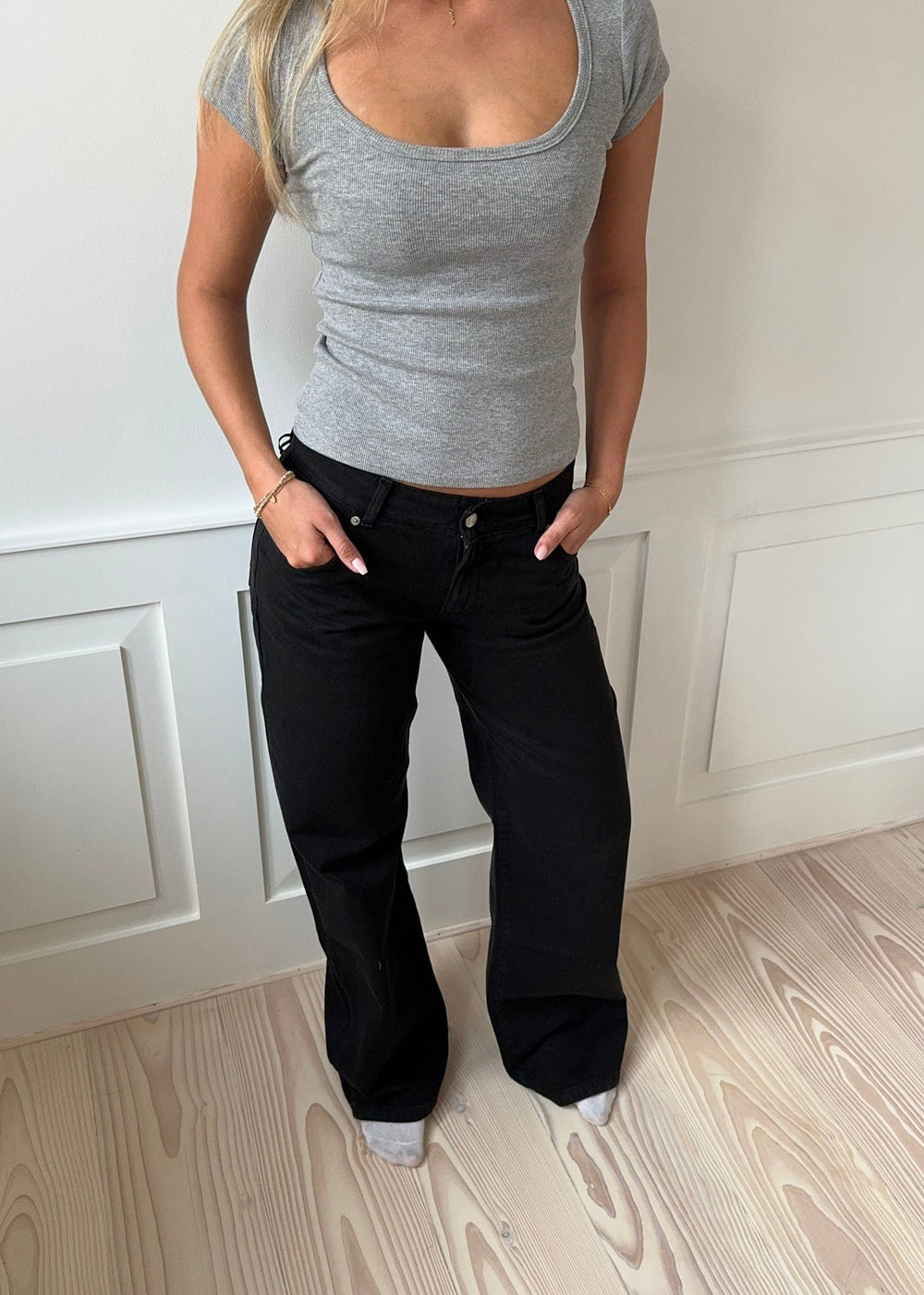 Tuva lavtaljede jeans - Sort
