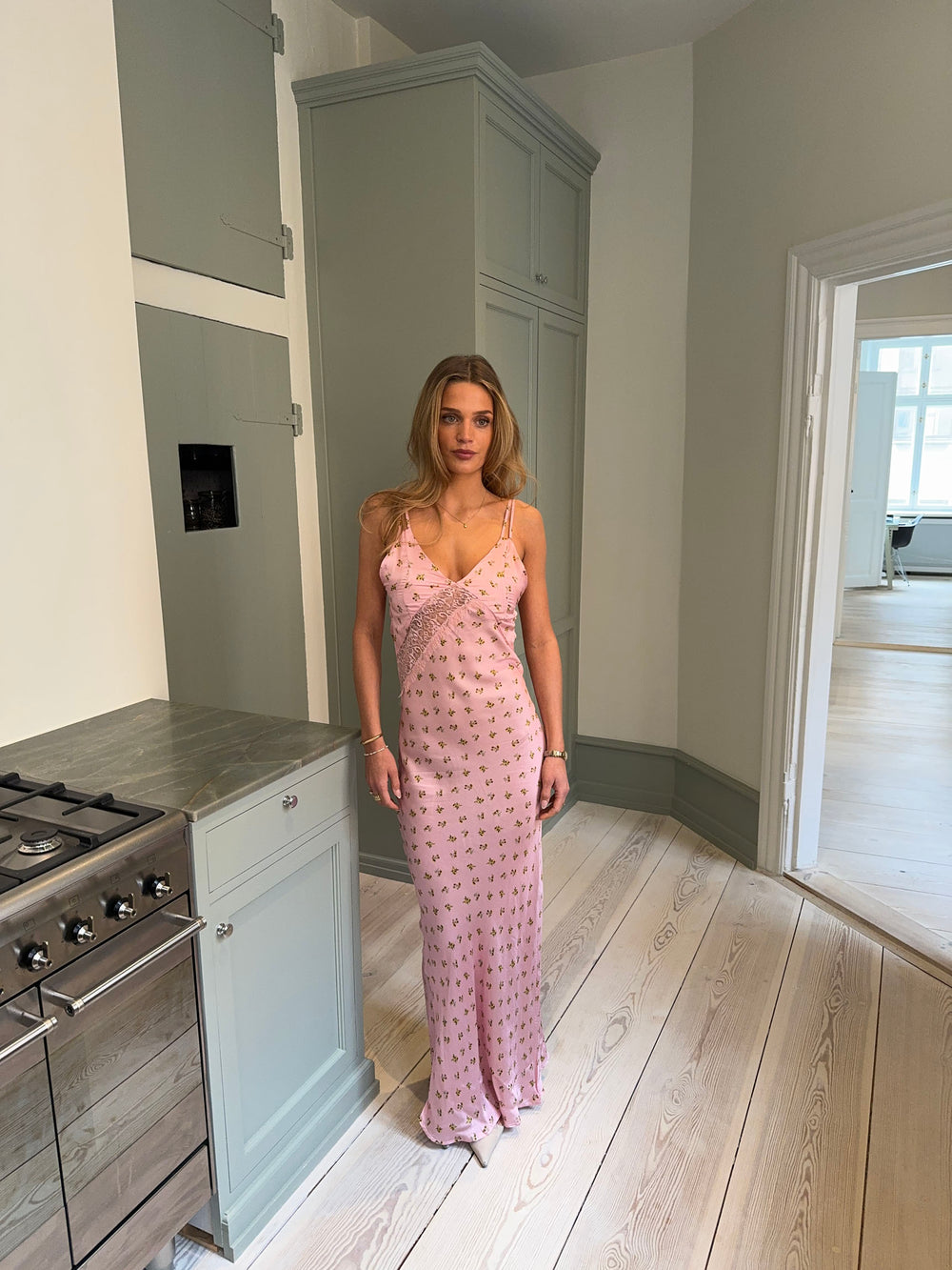 Emily maxikjole med blomster - Lyserød