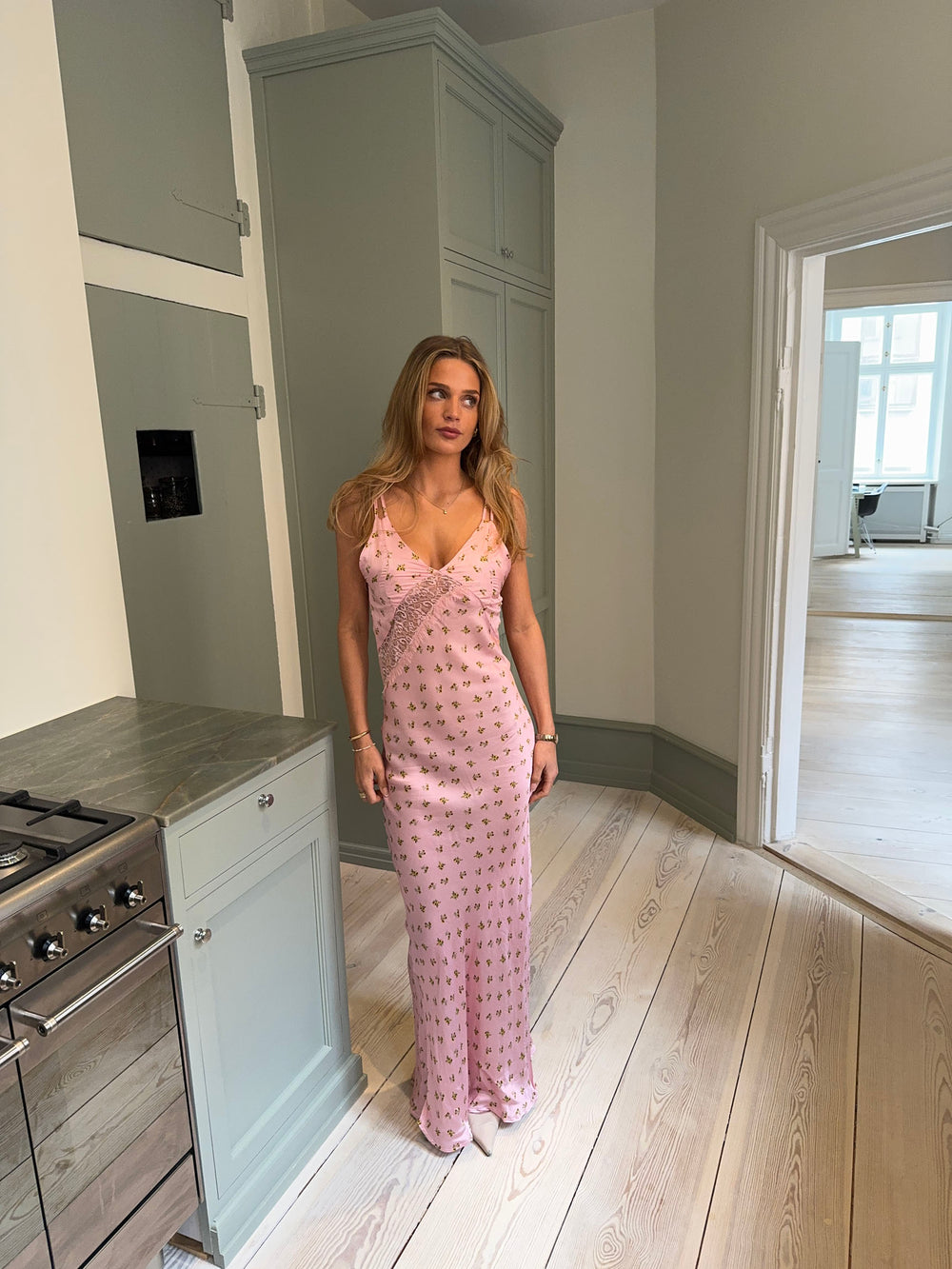 Emily maxikjole med blomster - Lyserød