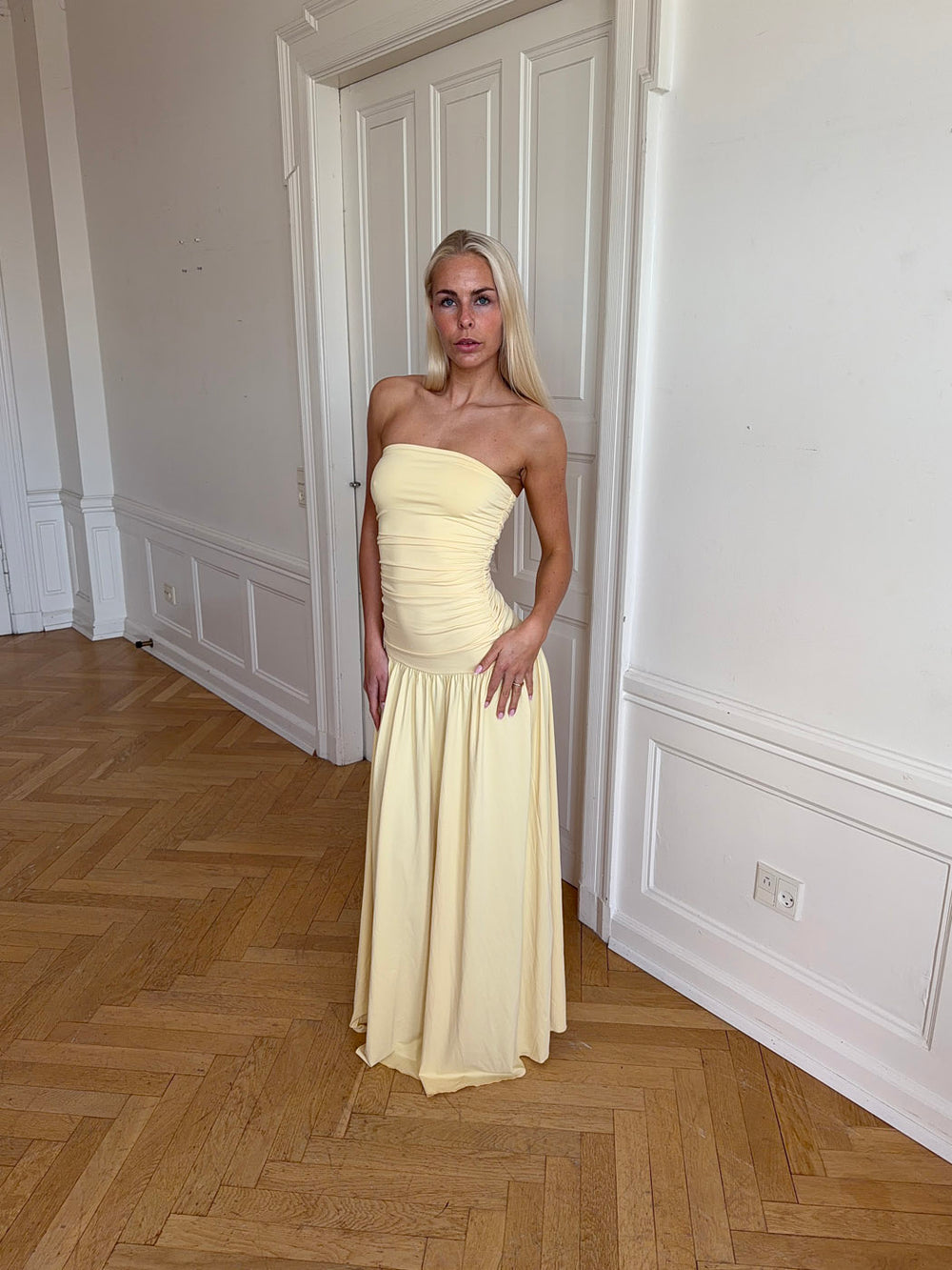 Solara kjole – Lys gul