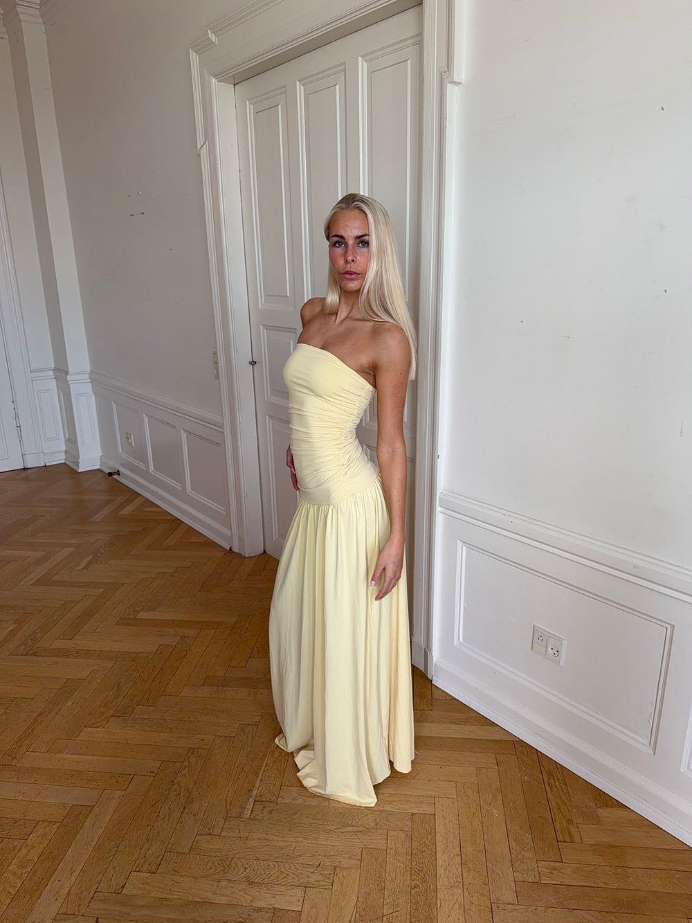Solara kjole – Lys gul