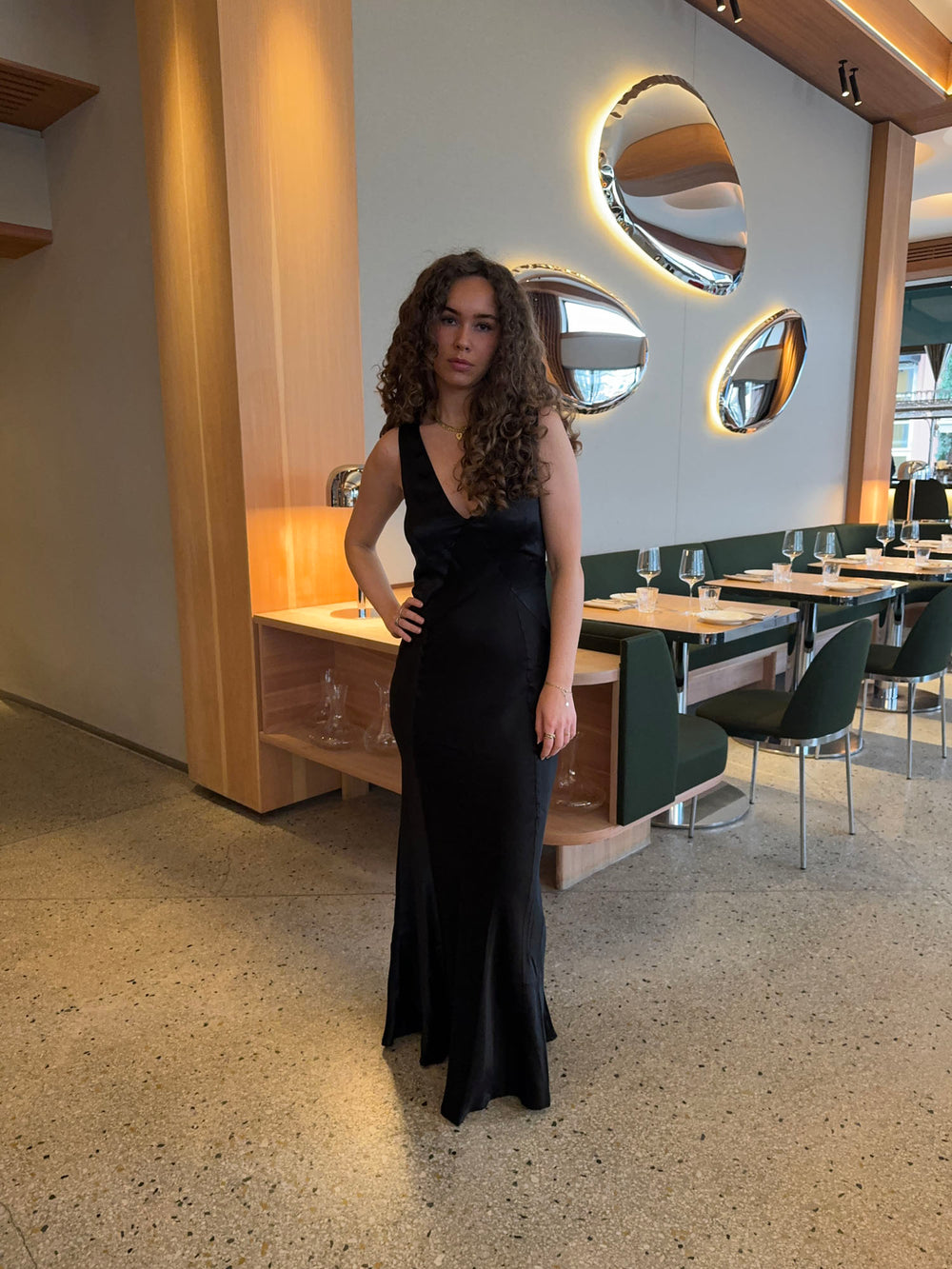 Miana maxi satinkjole - Sort