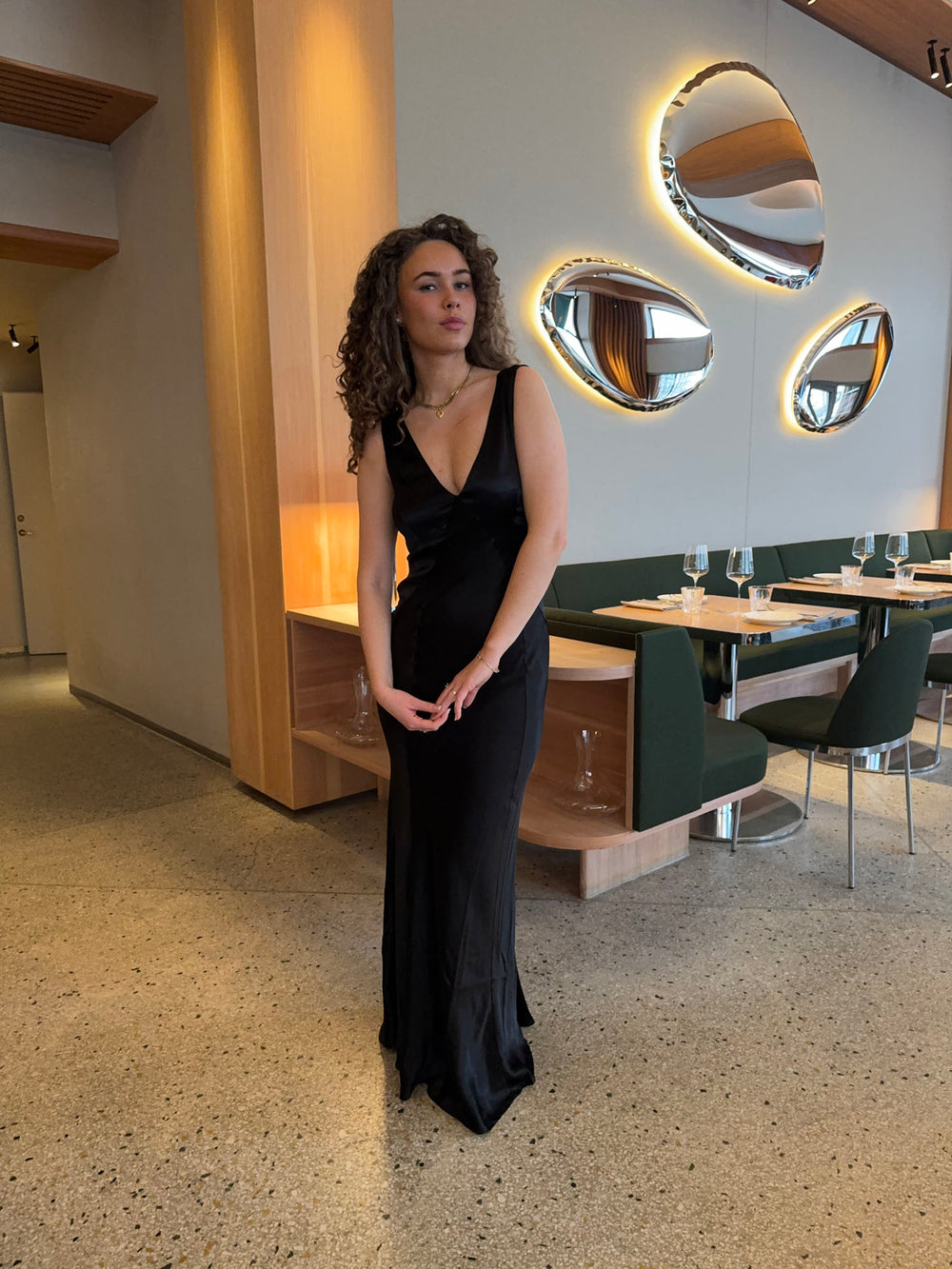 Miana maxi satinkjole - Sort