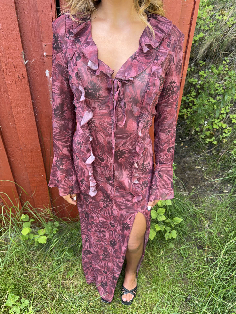 Amy kjole med blomster - Lilla/vinrød