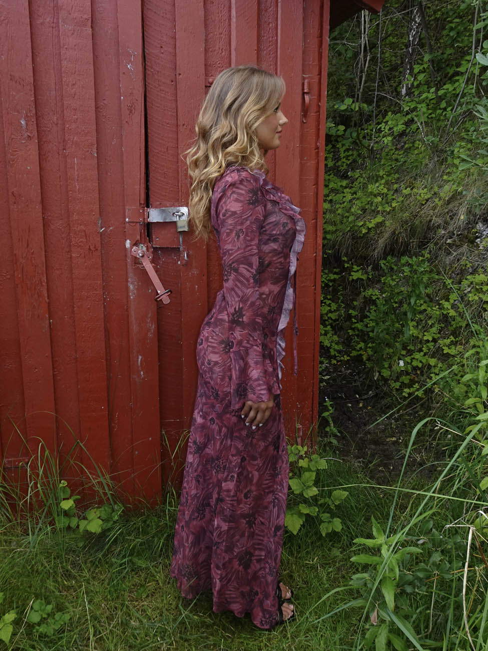 Amy kjole med blomster - Lilla/vinrød