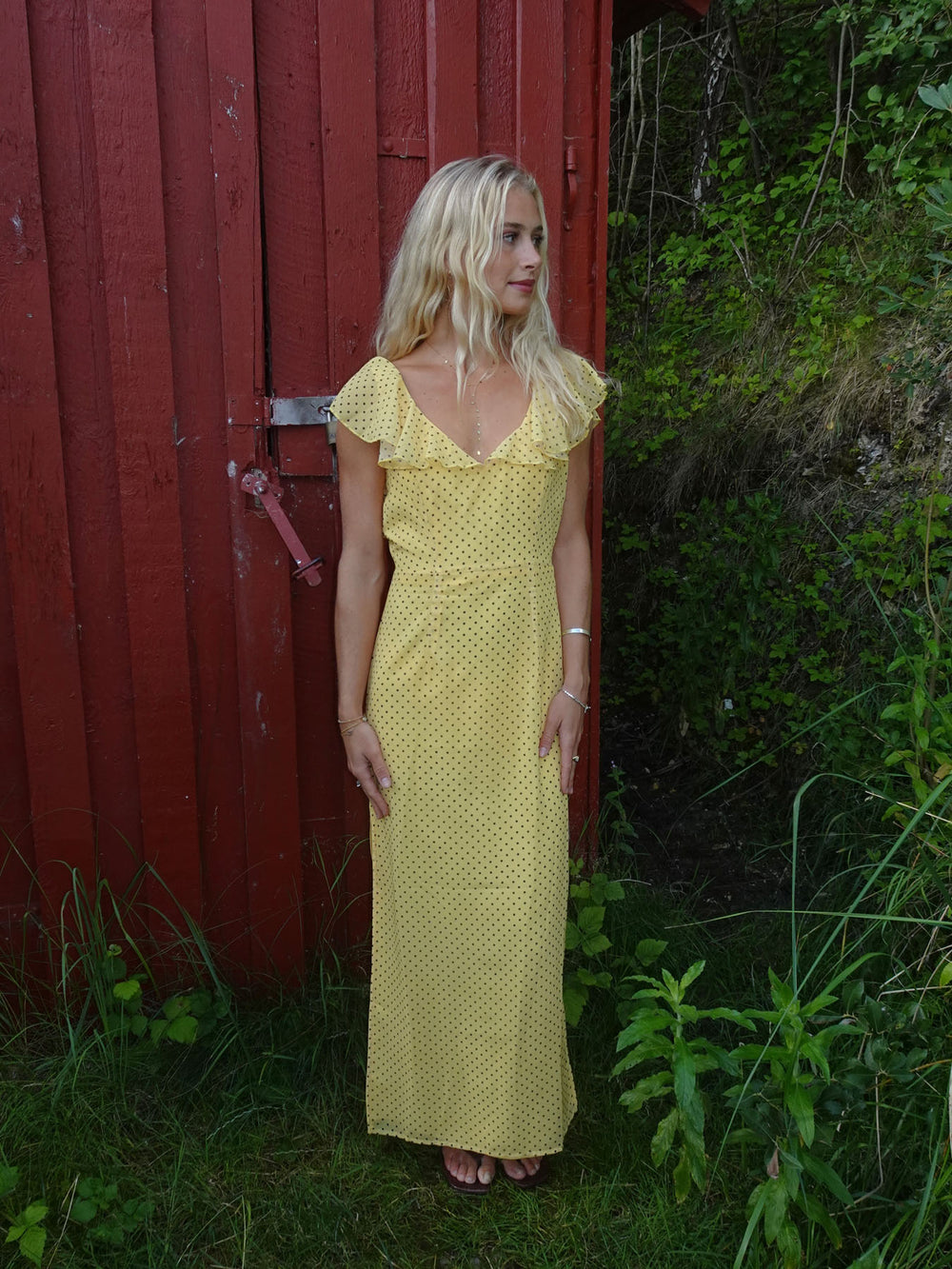 Romilly kjole med små prikker - Gul/sort
