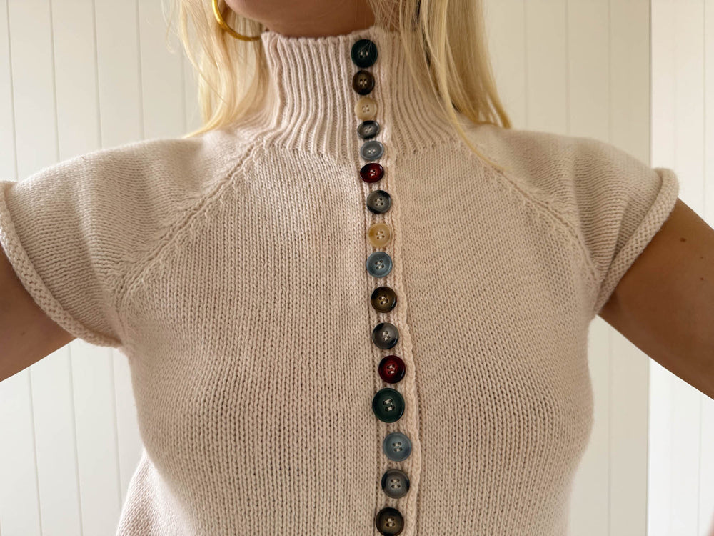 Scandivv kortærmet strik med knapper - Beige/off white
