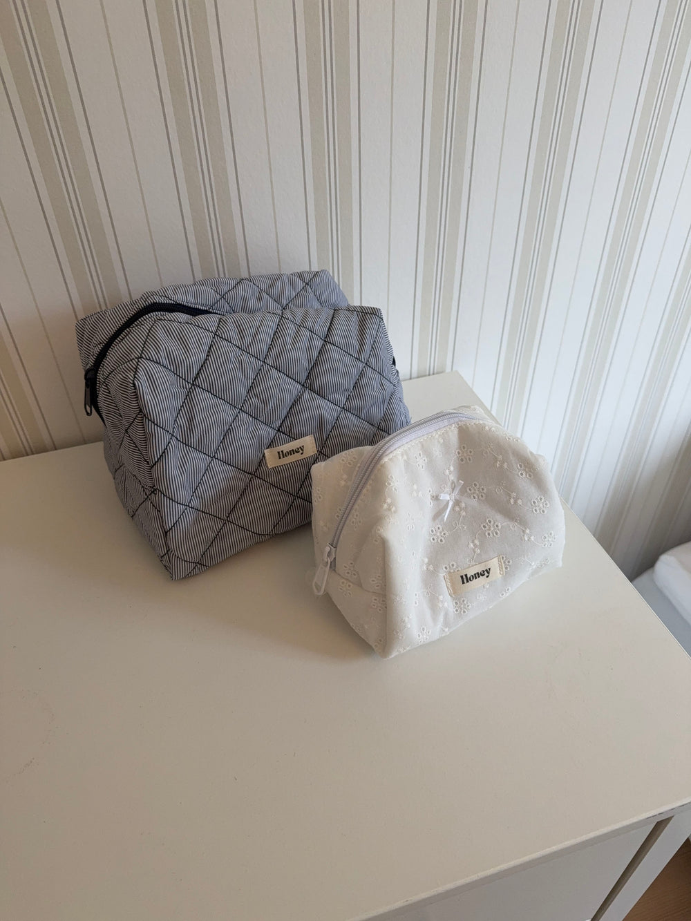 Honey lille toilettaske med broderi - Hvid
