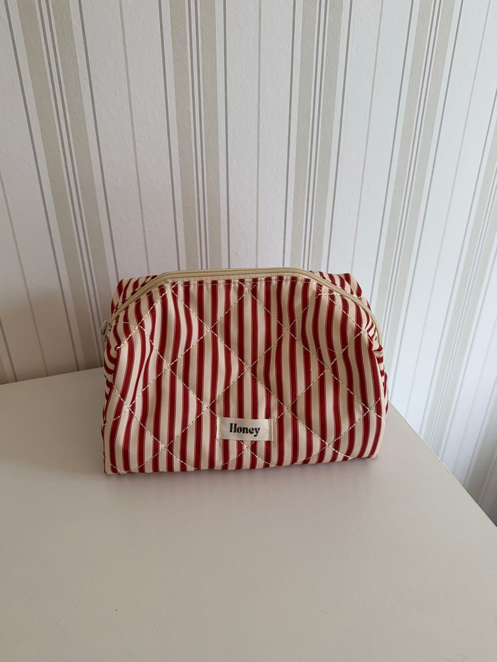 Honey lille toilettaske - Striber i rød/beige