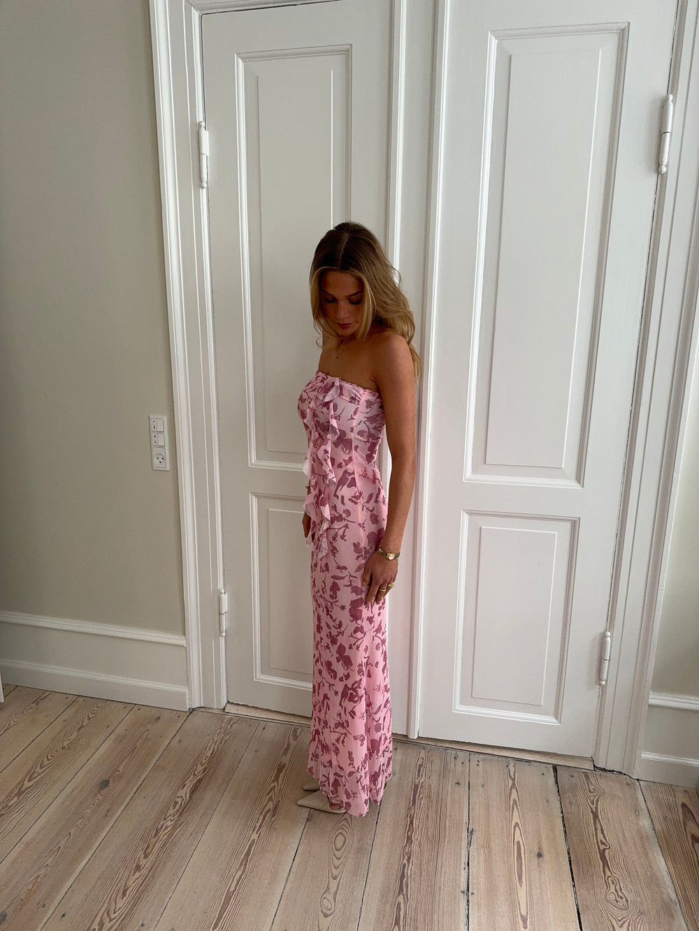 Charlot maxikjole med blomster - Lyserød