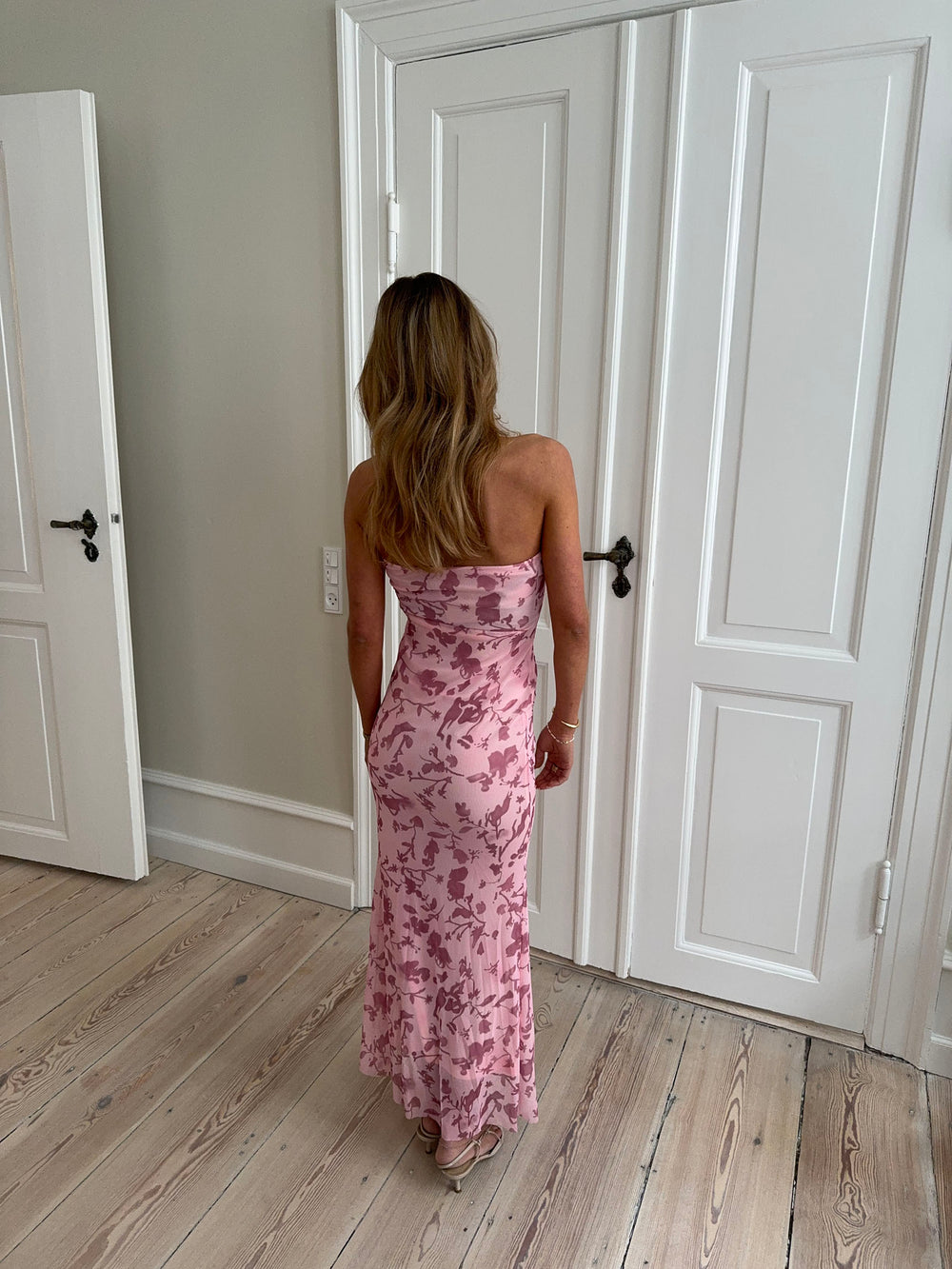 Charlot maxikjole med blomster - Lyserød