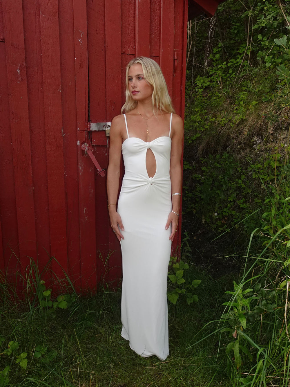 Prisa maxikjole med cut out - Hvid
