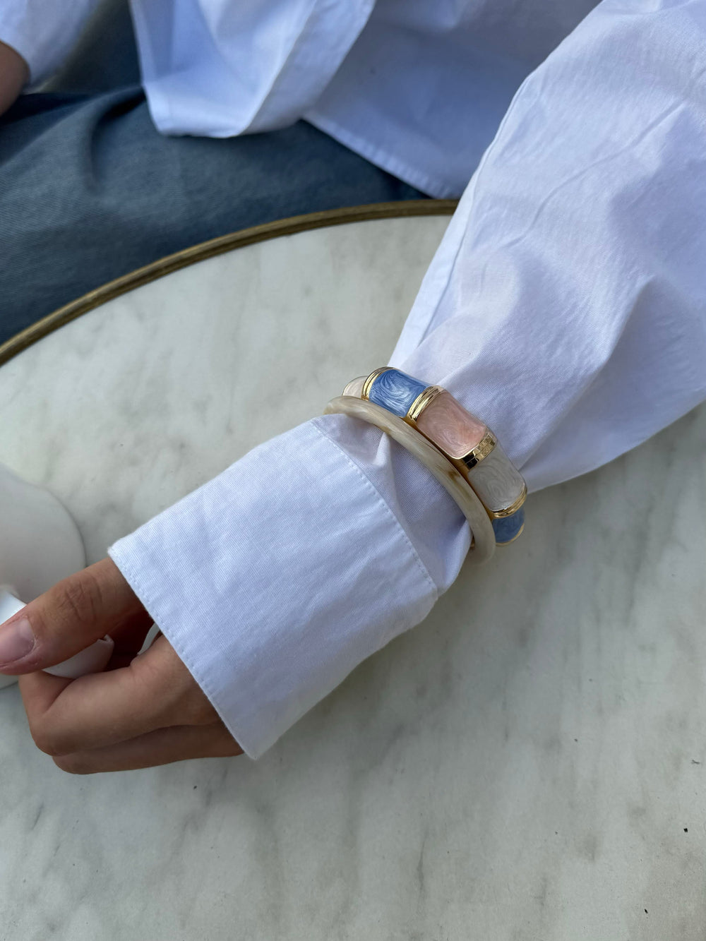 Ebony armbånd med striber - Blå/lyserød/hvid/guld