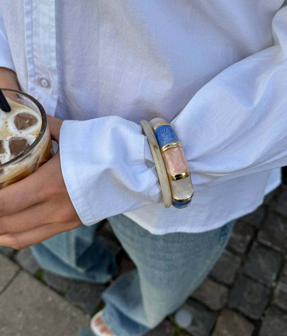 Ebony armbånd med striber - Blå/lyserød/hvid/guld