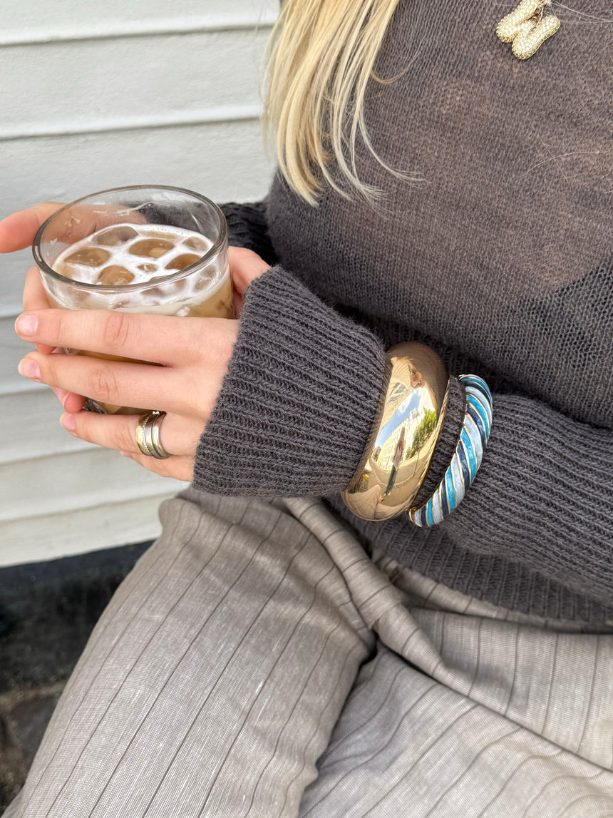 Eivora armbånd med striber - Blå nuancer/guld