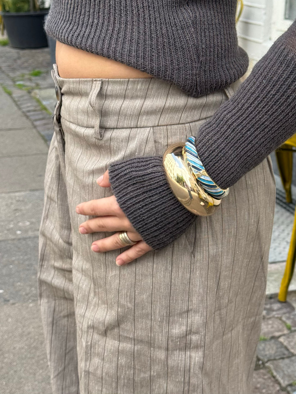 Eivora armbånd med striber - Blå nuancer/guld
