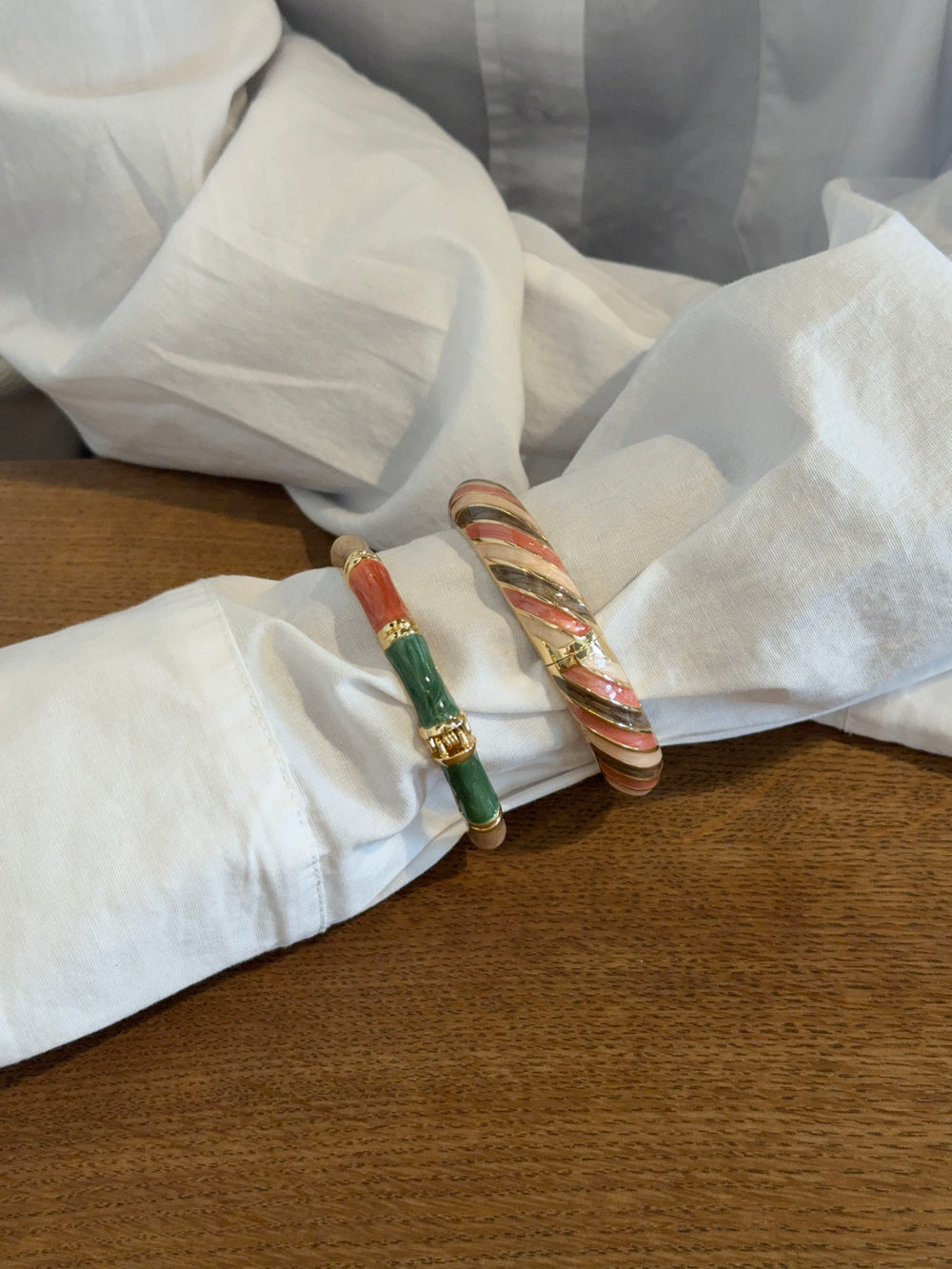Sola armbånd med striber - Grøn/off white/brun/guld