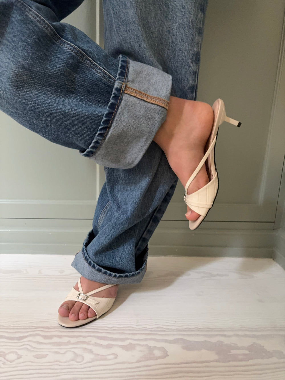 Teleo minihæle med spændedetalje - Beige