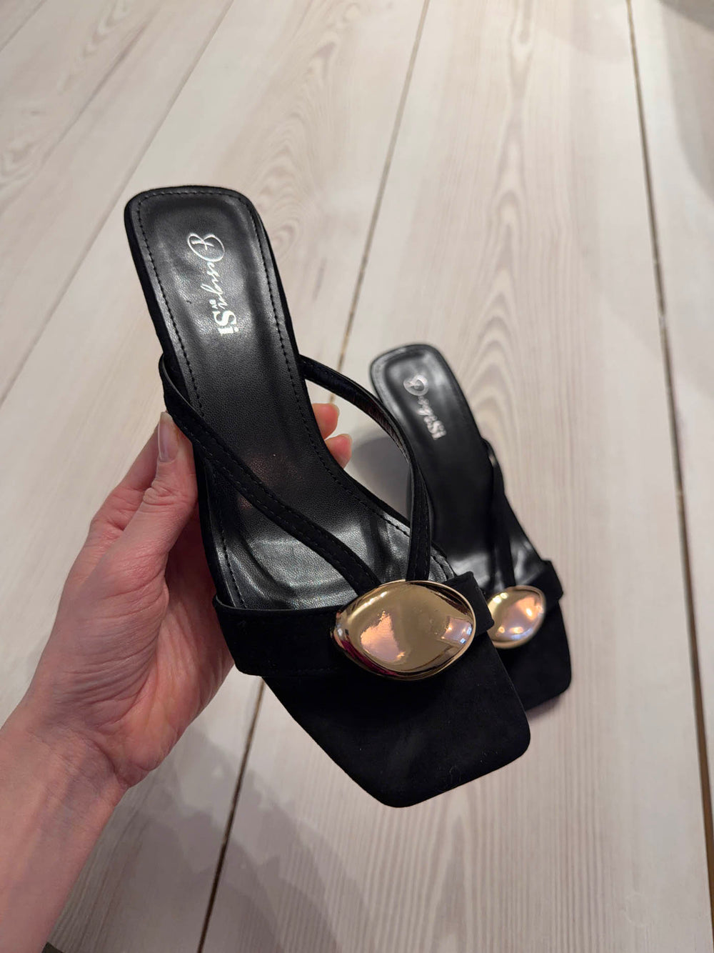 Annaline mules med gulddetalje - Sort/guld