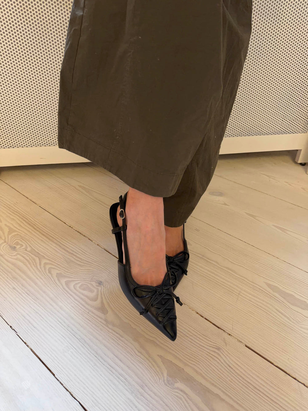 Sola mules med sløje - Sort