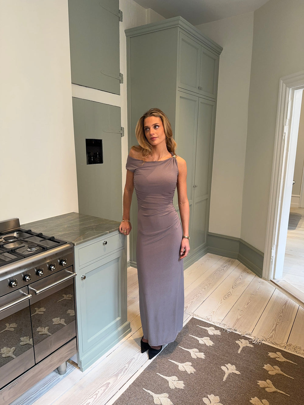 Mina one shoulder maxikjole - Taupe
