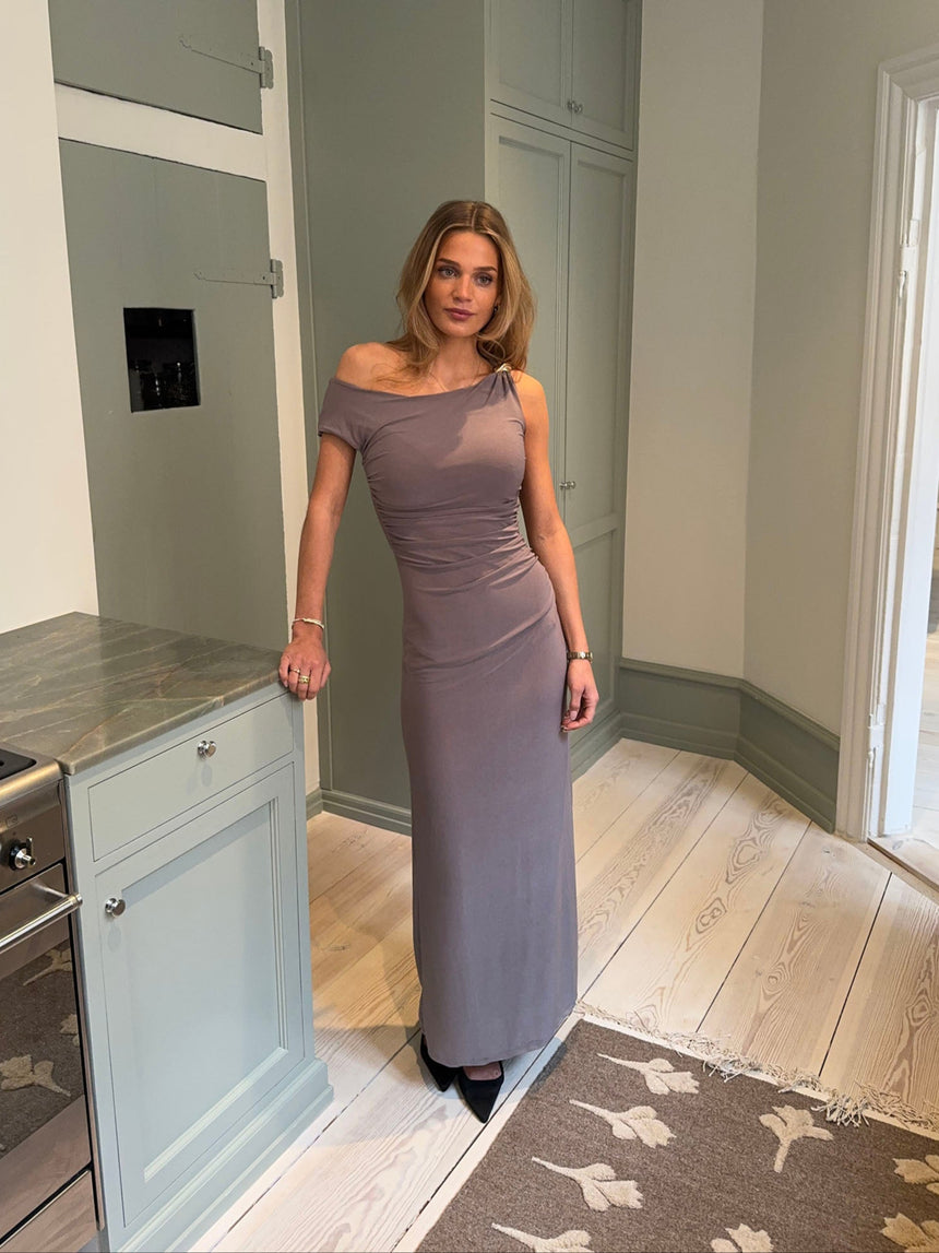 Mina one shoulder maxikjole - Taupe